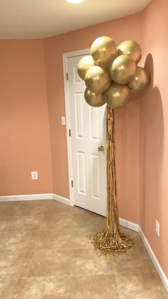 Standing Balloon, Balloon Topiary, Prom Decorations, Topiary Diy, Deco Ballon, Fun Decorations, 18th Bday, 4 Balloon, Graduation Party Planning