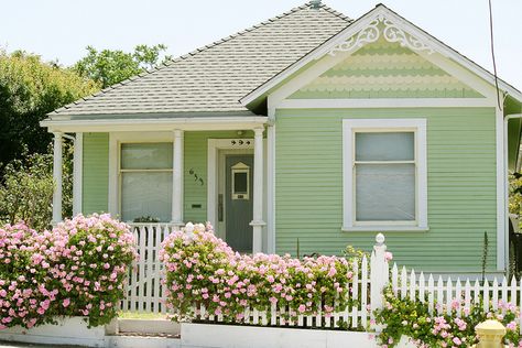 wishing this was home | jessica wilson {jek in the box} | Flickr White Cottage Exterior, Little Cottages, Cottage Exterior, White Picket Fence, Casa Vintage, Dream Cottage, Casa Exterior, White Cottage, Beach Cottage Style