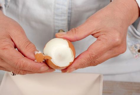 Hard Boiled Eggs Easy Peel, Easy Hard Boiled Eggs, Peeling Hard Boiled Eggs, Making Hard Boiled Eggs, 5 Ingredient Dinners, Cooking Game, Cooking Games, Salad Side Dishes, Food Help