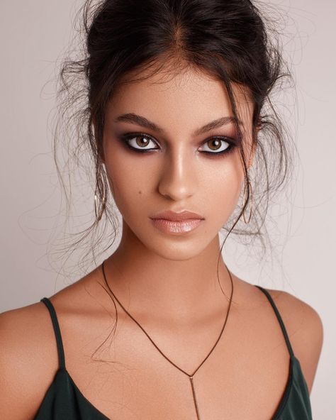 Sara Hill Makeup on Instagram: “Can’t beat a classic smokey eye 👁 @asharakhamodelling @nemesismodels @_donnamcgowan 📸 @jackbaxter 💇🏼‍♀️ @patmcgrathreal - Kohl pencil…” Neutral Smokey Eye Makeup, Emily Hill, Classic Smokey Eye, Neutral Smokey Eye, Subtle Smokey Eye, Brown Smokey Eye Makeup, Soft Smokey Eye, Hazel Eye Makeup, Wedding Eye Makeup