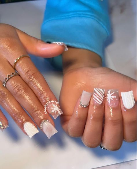 Simple Spring Nail Ideas, White Short Nails, Makeup 2023, Ny Nails, Popular Nail Art, Spring Nail Trends, Fancy Nails Designs, Spring Nail Colors, Girly Acrylic Nails