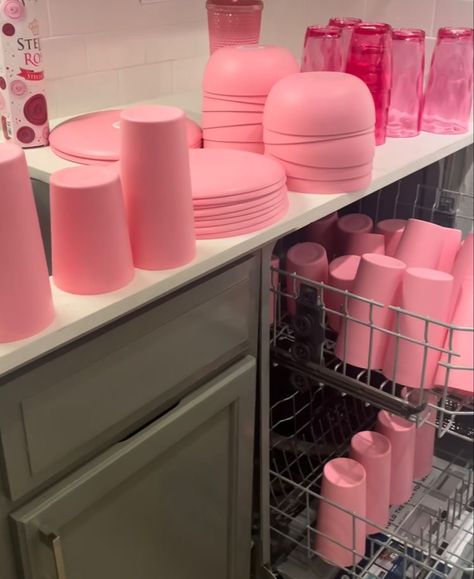 Cute Luxury Apartment, Pink Apartment Aesthetic Baddie, All Pink Apartment, Pink Kitchen Decor Apartment, Pink Apartment Aesthetic Kitchen, Pink Decor Apartment, Pink And Black Apartment Aesthetic, Pink Home Decor Ideas, Pink Apartment Aesthetic Living Room