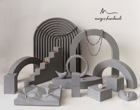 @Maryco.handmade Minimalist Jewelry Display, Jewelry Wall Display, Creative Gift Packaging, Fine Jewelry Display, Gold Display, Jewelry Holder Stand, Jewelry Booth, Photographing Jewelry, Jewerly Displays