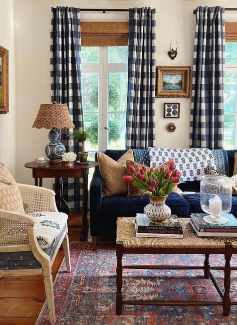 Cottage Living Rooms, Monday Blues, My Bedroom, Traditional Living Room, Cottage Living, Decoration Inspiration, Transitional Decor, Living Room Inspo, Couches Living Room