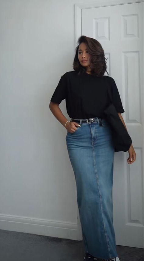 amazon find's out!! the shippest skirt all over the internet!! Modest Style Christian, Modest Casual Outfits, Long Jean Skirt, Looks Jeans, Modesty Outfits, Cute Modest Outfits, Denim Skirt Outfits, Skandinavian Fashion, Downtown Outfits