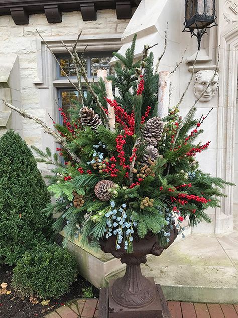 Porch Urns, Winter Containers, Ideas Decoracion Navidad, Porch Pots, Winter Planters, Christmas Urns, Outdoor Christmas Planters, Holiday Planter, Outside Christmas Decorations