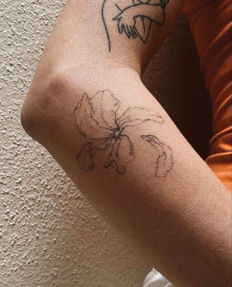 Aesthetic Tattoo Ideas, Unique Tattoo Ideas, 20 Aesthetic, Bold Artwork, Plant Tattoo, Jewelry Tattoo, Dainty Tattoos, Aesthetic Tattoo, Unique Tattoo