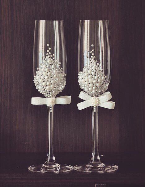 Pool Wedding Decorations, Wedding Glasses Diy, Flowers Arrangements Ideas, Wedding Decorations Diy Centerpiece, Glitter Wine Glasses Diy, Glass Decor Ideas, Wedding Favours Magnets, Glitter Wine Glasses, Bridal Shower Gifts For Bride