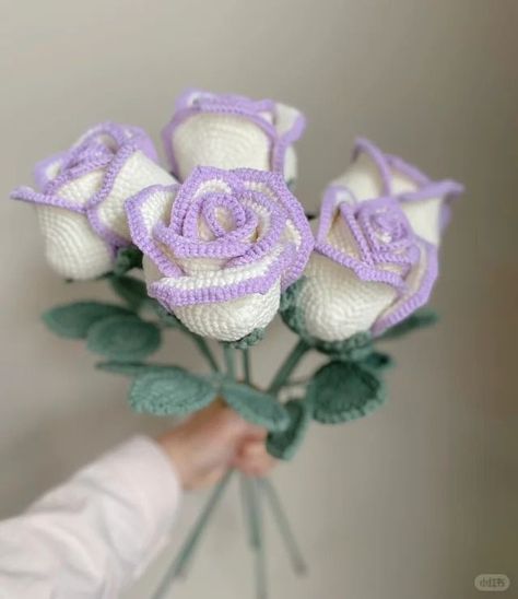 Crochet Flower Squares, Mochila Crochet, Crochet Christmas Gifts, Crochet Bouquet, Easy Crochet Projects, Valentines Crochet, Beginner Crochet Projects, Crochet Flower Tutorial, Quick Crochet