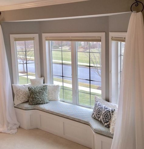 Bay Window Benches, Bedroom Window Seat, Bay Window Living Room, Bay Window Seat, Window Seat Design, Contemporary Living Room Design, Window Benches, Window Ideas, Bedroom Windows