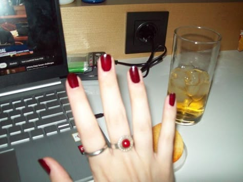 You Are My Moon, Red Nail Polish, Her Nails, Red Nail, Nails Inspo, Peta, Just A Girl, My Vibe, Maquillaje De Ojos