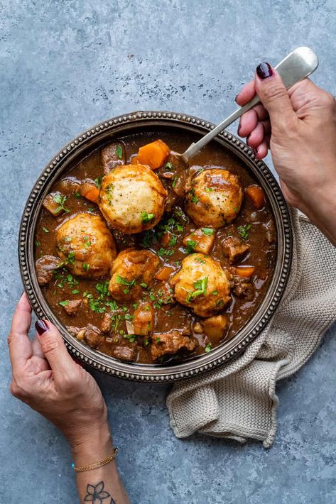 Slow Cooker Beef Stew and Dumplings: this hearty comforting casserole is packed with vegetables, tender beef and topped with herby dumplings. #slowcooker #beefstew #dumplings Beef Stew And Dumplings, Beef Casserole Slow Cooker, Stew With Dumplings, Slow Cooker Beef Curry, Beef Stew With Dumplings, Slow Cooker Stew Recipes, Slow Beef Stew, Stew Crockpot, Stew And Dumplings