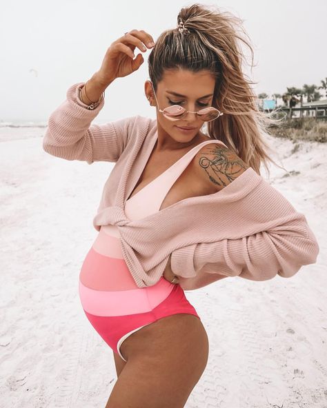 Beach Pregnancy Outfits, Kelsey Floyd, A Sloth, 3rd Trimester, Cute Maternity Outfits, Stylish Maternity Outfits, Maternity Swimsuit, Swimsuit Material, Beach Pics