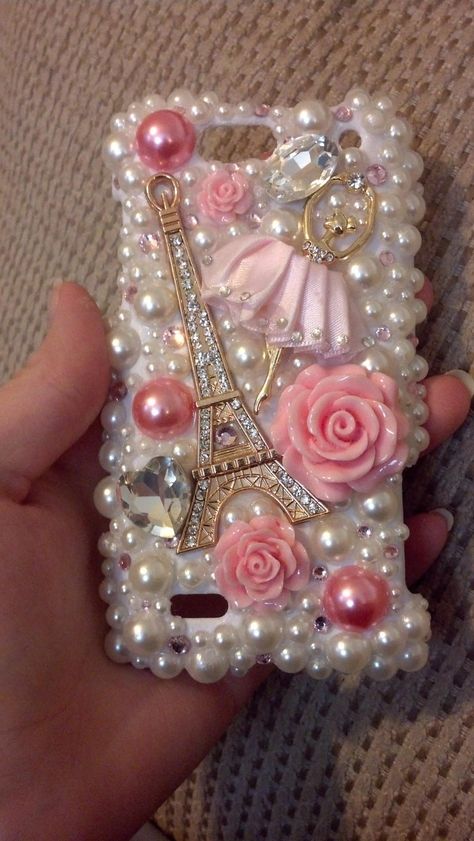 Devon's blinging her phone case Jeweled Phone Cases, Bedazzled Phone Case, Bling Accessories, Phone Bling, Ipod Touch Cases, Decoden Case, Phone Case Diy Paint, Crystal Phone Case, Bling Phone Cases