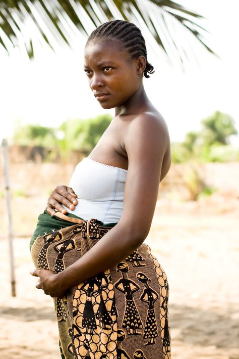 Eating soil may reduce hunger among the pregnant women who eat it, but this may also cause them infection at the same time. Description from aboutuganda.com. I searched for this on bing.com/images Black Pregnant Women, Zimbabwe Women, 2 Months Pregnant, Pregnancy Women, Eagle Artwork, Digging Deeper, Earth Mother, Nigerian Movies, Zine Design