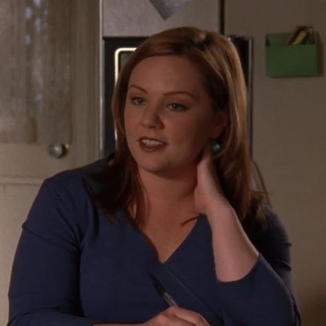 Suki Gilmore, Sookie St James Hair, Sookie Gilmore Girls Aesthetic, Sookie St James, Sookie St James Outfits, Sookie Gilmore, Jess From Gilmore Girls Aesthetic, Sookie St James Icon, Lorelai Gilmore Pfp