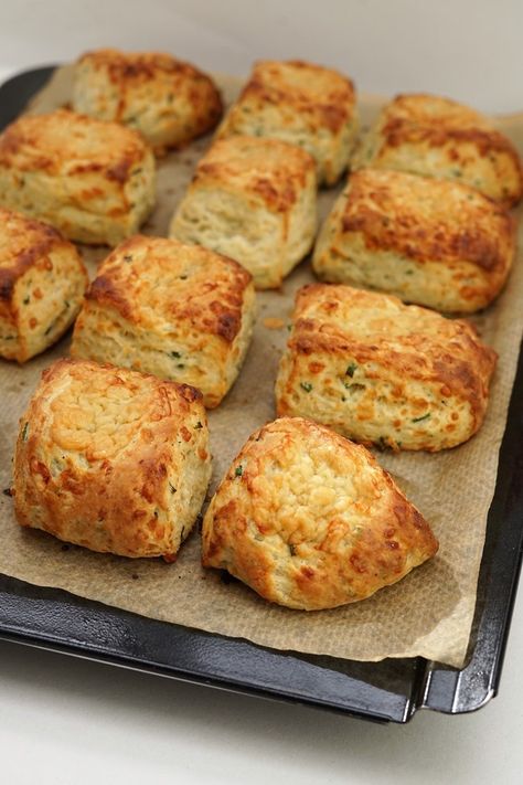 Savory Recipes With Cream Cheese, Scones With Cream Cheese, Savoury Cream Cheese Recipes, Cream Cheese Scones Recipe Easy, Cream Cheese Recipes Savory, Cream Cheese Savory Recipes, Savoury Scones Recipe, Things To Make With Cream Cheese, Garlic And Herb Cream Cheese Recipes