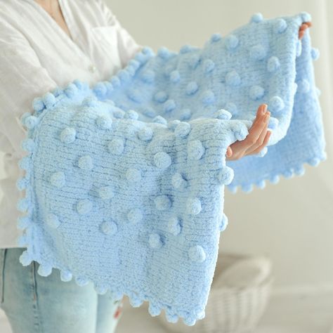 Blanket Pom Pom Knitting Crochet pattern by Natali Berzore Chunky Knit Baby Blanket, Chunky Knit Blanket Pattern, Knit Baby Blanket Pattern, Free Baby Knitting Patterns, Toy Crochet Patterns, Knit Blanket Pattern, Knitting Projects Free, Pom Pom Blanket, Knit Baby Blanket