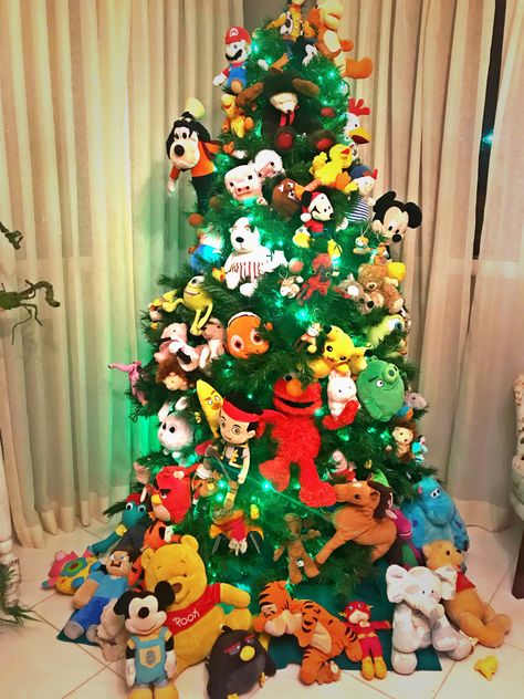 Christmas Tree Stuffed Toys, Christmas Tree With Toys Ornaments, Plush Christmas Tree, Stuff Animal Christmas Tree, Christmas Tree With Toys, Toy Christmas Tree, Stuffed Animal Christmas Tree, Toy Christmas Tree Theme, Toddler Boy Christmas Tree