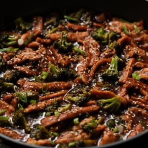 Vegan Beef with Broccoli (1 pan, 30 minutes, gluten-free, nut-free) Vegan Beef And Broccoli, Beef With Broccoli Recipe, Beef With Broccoli, Veg Meals, Vegan Beef, Instant Pot Cookbook, Quick Stir Fry, Beef And Broccoli, Easy Stir Fry