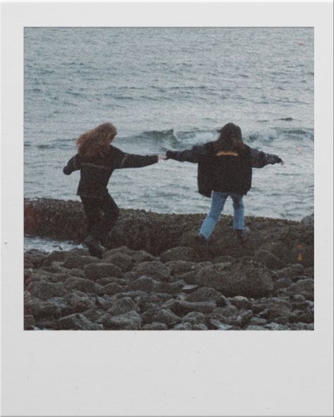 Elmax Aesthetic, Max And El, Sadie Sink Aesthetic, Sadie Core, Stranger Things Fanfic, Beach Book, Max Mayfield, Beach Books, Stranger Things Characters