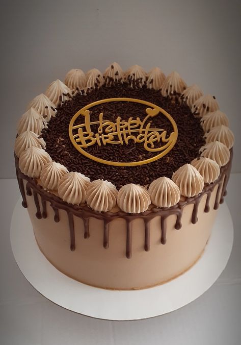 Chocake Cake Decorating, Chocolate Cake Birthday Ideas, Birthday Cake For Men Chocolate, Chocolate Cake Man Birthday, Chocolate Birthday Cake Ideas For Women, Chocolate Cake Ideas For Men, Pretty Birthday Cakes Chocolate, Chocolate Cake Decorating Ideas Birthday, Simple Cake Designs With Chocolate