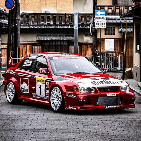 Rally Car Design, Evo 6, Rally Car Racing, Mitsubishi Lancer Evo, Japanese Sports Cars, Mini Lop, Velo Vintage, Old Vintage Cars, Lancer Evo