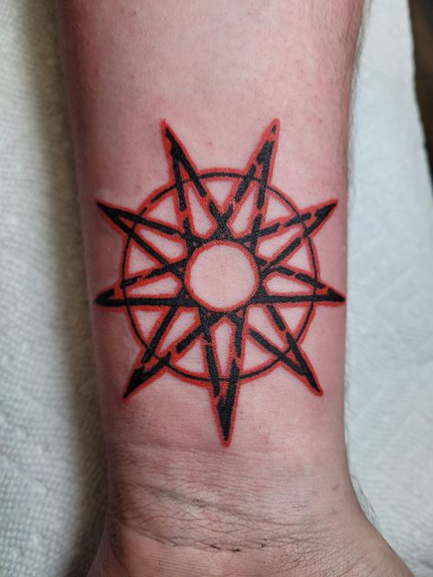 Slipknot Tattoo, Black Tattoo Ideas, Slipknot Logo, Star Tattoo, Black Tattoo, Star Logo, Star Tattoos, Slipknot, Tattoos And Piercings