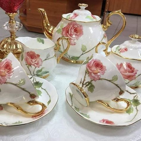 Bistro Design, Crockery Set, Tea Cup Collection, Pretty Tea Cups, Tea Sets Vintage, Teapots And Cups, The Cup, My Cup Of Tea, Rose Tea