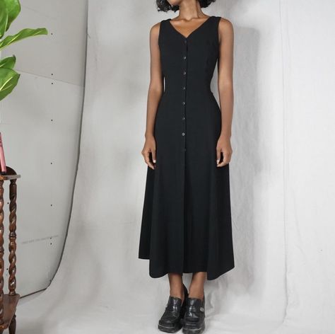 ░F░a░i░t░h░ Pinterest: yeayme ]|  @masha_jlynn : Vintage 90s black minimalist button down sleeveless dress. Non stretch material but has some give. Black 90s Dress Outfit, Size 10 Dresses Women, 90s Fashion Patterns, Minimal Linen Dress, Minimalist Dress Pattern, 90s Button Down Dress, 90s Dresses Casual, Button Up Dress Pattern, 90s Casual Dress