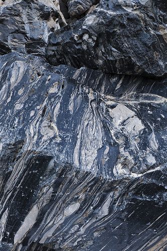 Banded Obsidian | Flow-banded Obsidian at Obsidian Dome Lava Dome, Landscape Rock, Flint Knapping, Stars In The Sky, Geology Rocks, Jewellery Photography, Nephrite Jade, Orange Tree, Rock Hounding