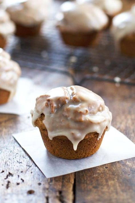 Healthy Maple Glazed Pumpkin Muffins Recipe - Pinch of Yum Eggnog Muffins, Flax Eggs, Pinch Of Yum, Slow Cooker Desserts, Less Sugar, Pumpkin Pumpkin, Maple Glaze, Healthy Pumpkin, Think Food