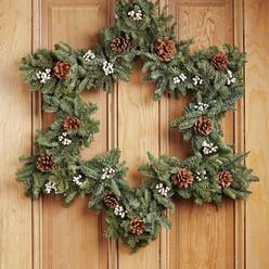 Star Wreath Julkransar Diy, Star Wreath, Chanukah Decor, Hanukkah Decorations, Wreaths And Garlands, Xmas Wreaths, Christmas Hanukkah, Outdoor Holiday Decor, Outdoor Decorations