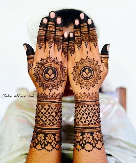 Simple Mehendi Design For Bride, Mandala Bridal Mehendi Designs, Marriage Mehandi Designs For Bride, Non Bridal Mehendi Designs, Shivji Mehndi Design, Engagement Mehndi Designs Simple, Minimal Bridal Mehendi, Engagement Mehndi Designs Back, Mehndi Designs For Engagement