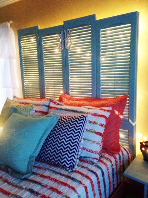 DIY shutter headboard. My dad made this headboard for me and I hot glued my initals to it! So in love. Christmas light headboard Shutter Headboard, Teen Headboard, Classic Bedroom Decor, Creative Headboard, Diy Headboard Ideas, Shutter Ideas, Simple Headboard, Headboard Curtains, How To Make Headboard