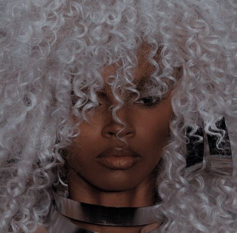 White Hair Curly, Black Women With White Hair, Dark Skin With White Hair, Black Character With White Hair, Dark Skin White Hair, White Hair Female, White Hair Black Women, Silver Hair Black Women, White Afro Aesthetic