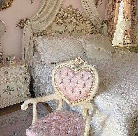 Victorian Bedroom Aesthetic, Rooms Decoration, Royal Bedroom, Bedroom Victorian, Pink Victorian, Victorian Bedroom, Princess Bedroom, Victorian Aesthetic, Princess Room