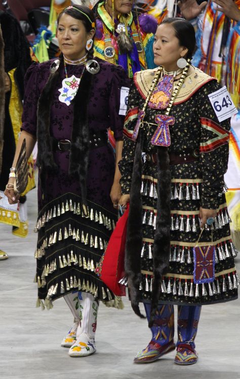 Evelyn Martinez from Taos Pueblo  & Dancer # 643 Jingle Dress Dancer, Native Clothing, Native American Dress, Powwow Regalia, Jingle Dress, Native American Regalia, Native American Clothing, Taos New Mexico, Native American Photos