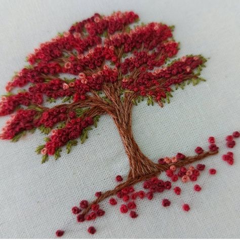 Hand Embroidery Tree, Tree Hand Embroidery, Red Flower Embroidery, Diy Embroidery Flowers, Bordados Tambour, Sulaman Pita, Embroidery Hoop Art Diy, Basic Hand Embroidery Stitches, Simple Hand Embroidery Patterns