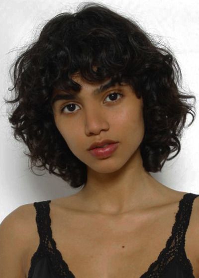 French Short Curly Hair, 60s Short Curly Hair, Short Curly Haircut For Women, Short Curly Haircut With Bangs, Short Curly Dark Hair, Short Wavy Hairstyle Women, Curly Bangs Short Hair, Short Curly Hair Girl, Short 2c Hair