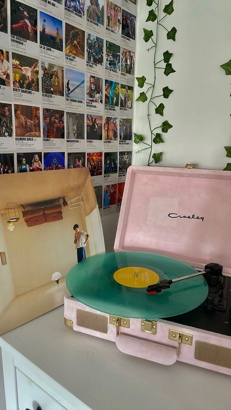 Harry Styles Vinyl, Vinyl Aesthetic, Vinyl House, Harry's House, Harry Styles Aesthetic, Room Makeover Inspiration, Room Inspiration Bedroom, Record Player, Room Aesthetic