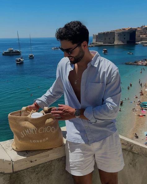 Victor Reis (@victoreis92) • Instagram photos and videos Blue Linen Shirt Men Outfit, Blue Linen Shirt Outfit, Blue Linen Shirt Men, Shirt Men Outfit, Blue Outfit Men, The Old Money Aesthetic, Linen Shirt Outfit, Best Man's Outfit, Beach Outfit Men