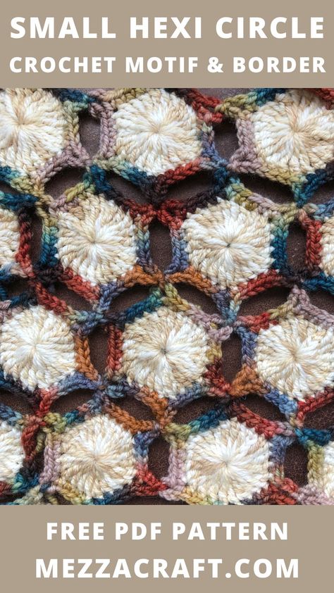 cream crochet circles with multi-coloured border Free Crochet Motif Patterns, Crochet In The Round Patterns, Granny Circle Crochet Pattern, Crochet Circle Motif, Hexagon Haken, Circle Granny Square Pattern, Small Granny Square Pattern, Crochet Cakes, Granny Circle