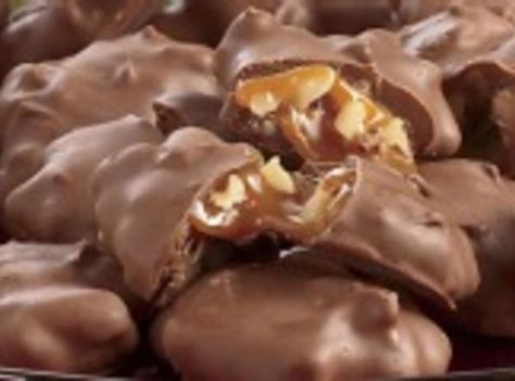 Recipe Photo Pecan Clusters Recipe, Pecan Clusters, Candy Truffles, Pecan Pralines, Candy Recipes Homemade, Christmas Candy Recipes, Caramel Pecan, Chocolate Pecan, Candy Cookies