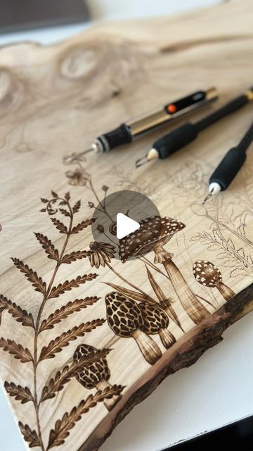 Woodburn Flowers, Mushroom Wood Burning, Botanical Mushroom, Beginner Wood Burning, Wood Burning Tips, Pyrography Designs, Wood Burning Patterns Stencil, Wood Burning Pen, Dremel Crafts