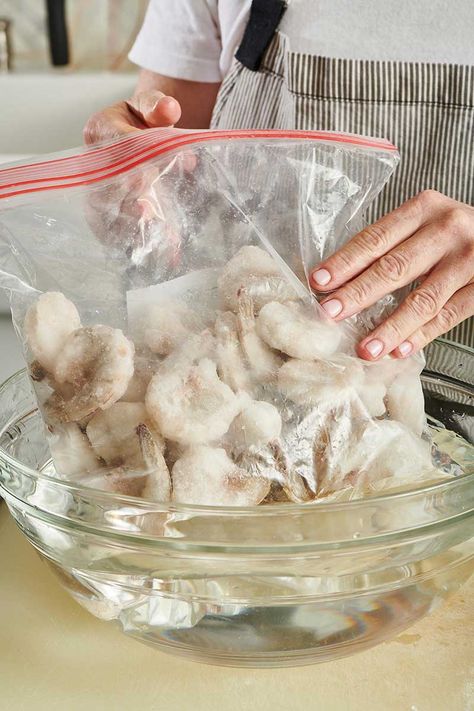 How to Thaw Shrimp — The Mom 100 How To Saute Shrimp, Fast Weeknight Dinners, Frozen Shrimp Recipes, How To Devein Shrimp, Shrimp Po Boy, Shrimp And Broccoli, Shrimp Ceviche, Sauteed Shrimp, Frozen Shrimp