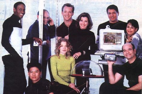 Voyager-Cast-star-trek-voyager by chakotay-voyager Fandom Star Trek, Captain Janeway, Kate Mulgrew, Cast Photos, Star Trek Images, Star Trek Characters, Radio Shack, Star Trek Voyager, Star Trek Enterprise