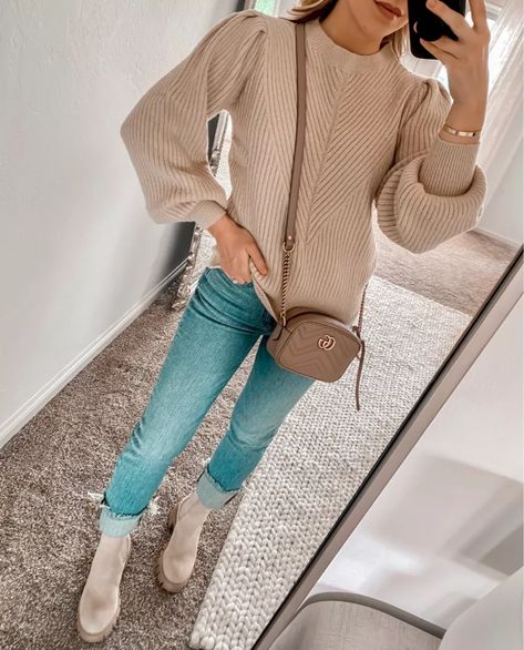 Lug Sole Boots Outfit Winter, Tan Chelsea Boots Women Outfit, Tan Chelsea Boots Outfit, White Chelsea Boots Outfit, Chelsea Boots Women Outfit, Boots Women Outfit, Teen Girl Room Ideas, Platform Boots Outfit, Orange Christmas Tree