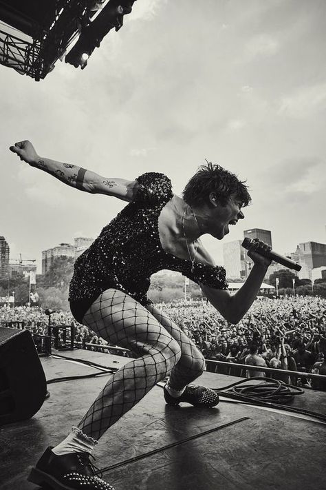 Matt Schultz, Matt Shultz, Tye Tribbett, Musician Photography, Live Music Photography, Cage The Elephant, Silver Linings, Human Poses Reference, Concert Photography