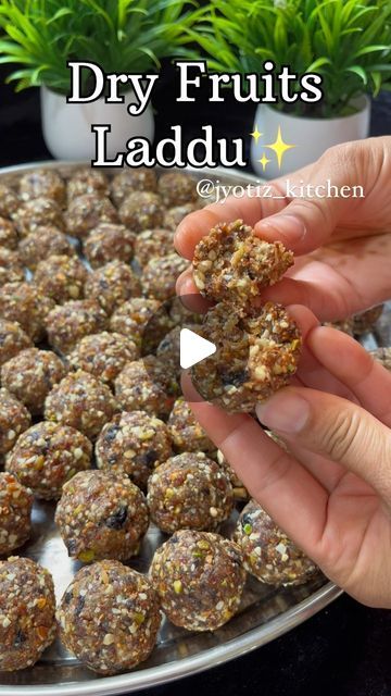 Dry Fruits Laddu, Laddoo Recipe, Edible Gum, Chocolate Dishes, Dry Coconut, Darshan Raval, Dried Figs, Cardamom Powder, Dry Fruits